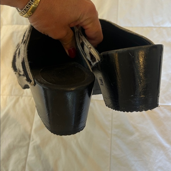 Cow Print Clogs - no 6 clogs - Picture 5 of 6